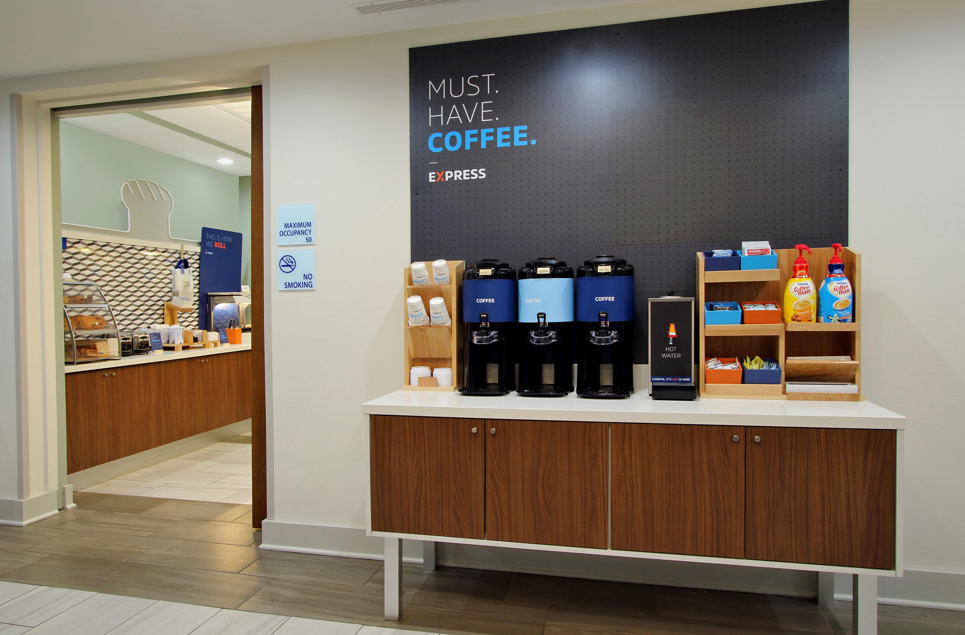 Holiday Inn Express & Suites Manhattan By Ihg Exterior foto