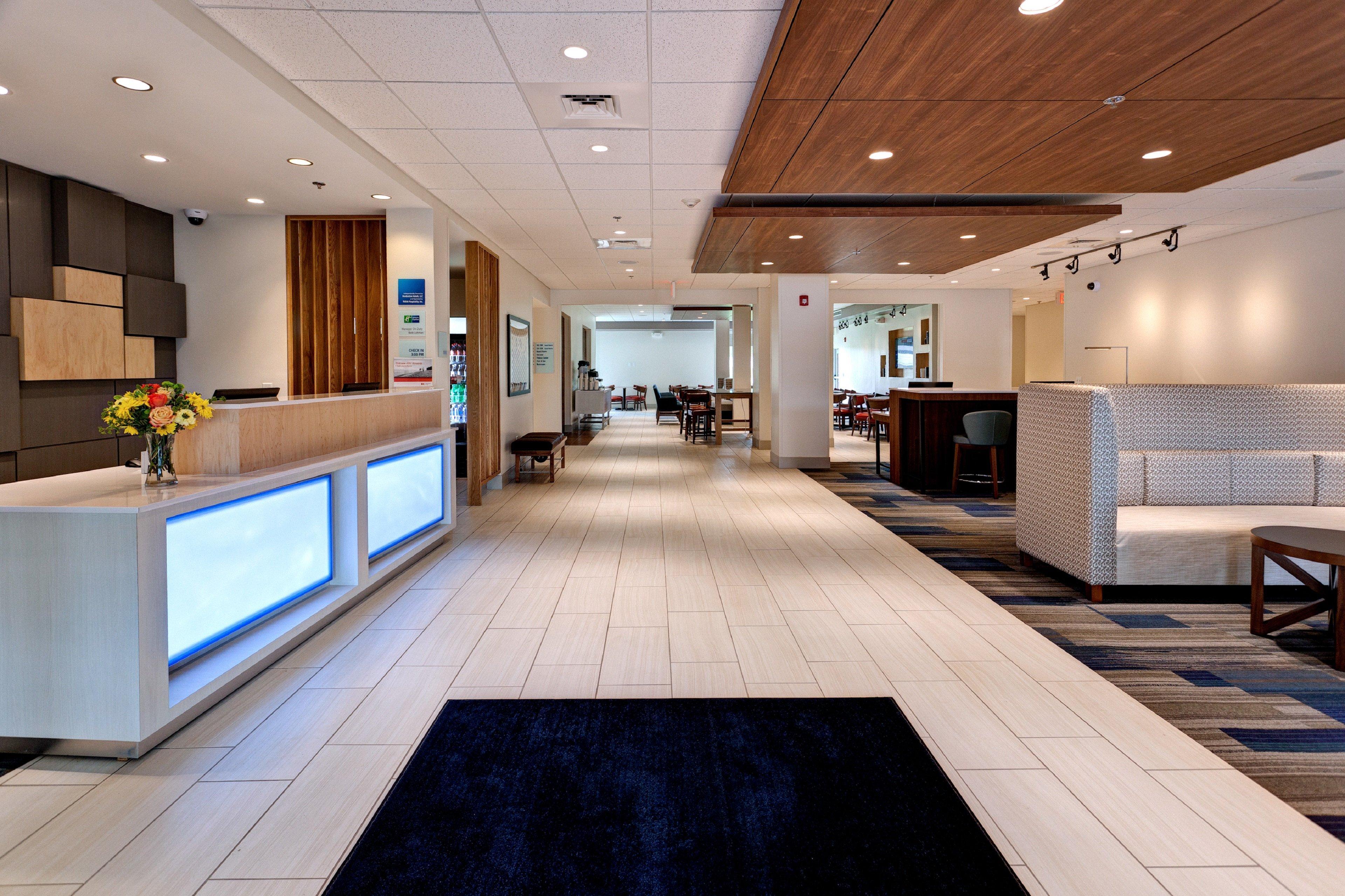 Holiday Inn Express & Suites Manhattan By Ihg Exterior foto