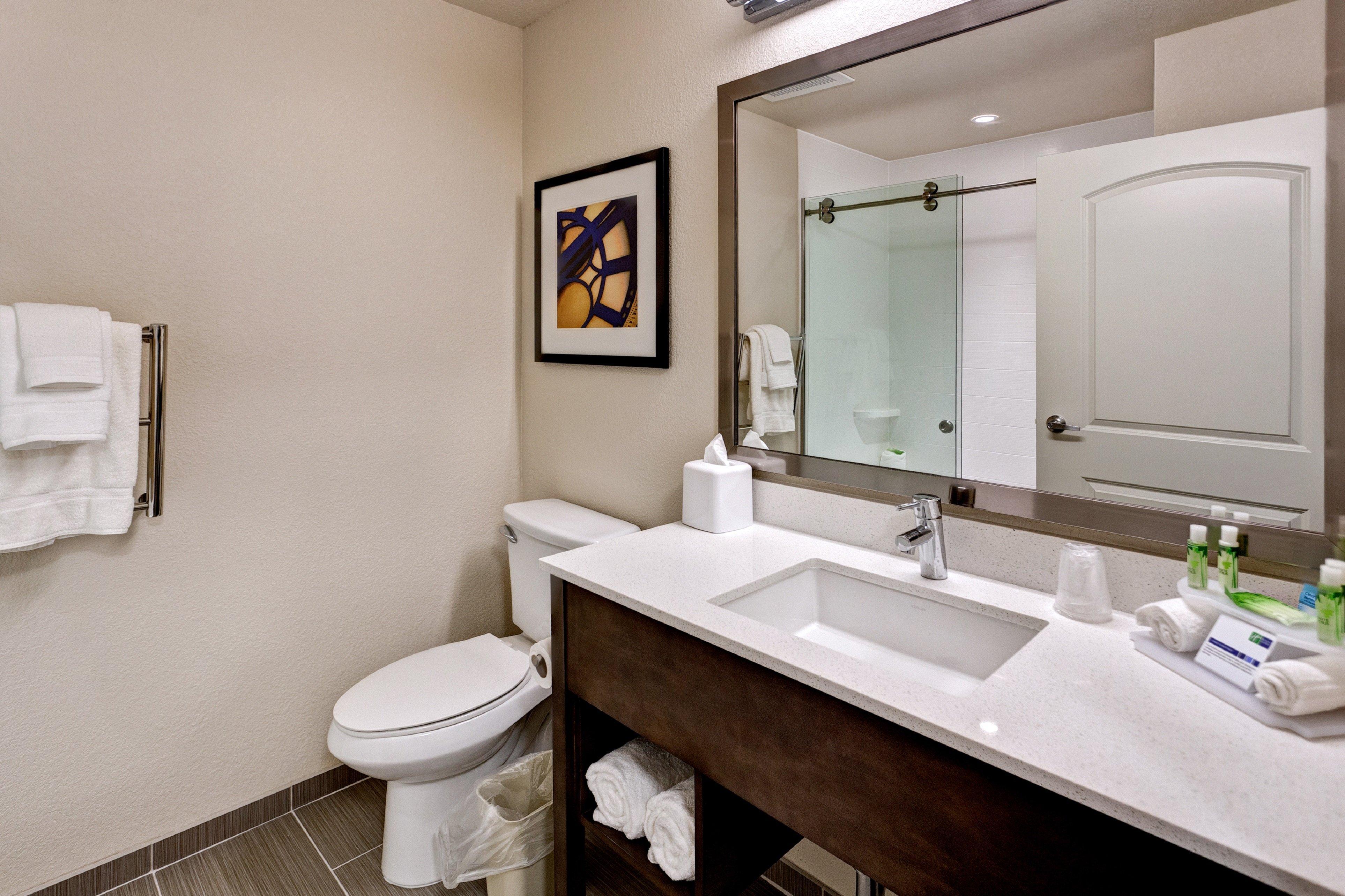 Holiday Inn Express & Suites Manhattan By Ihg Exterior foto